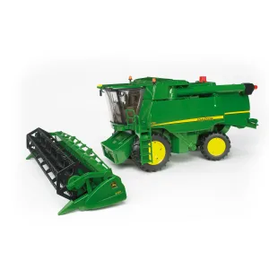 Alternative view of Bruder John Deere T670i Þreskivél