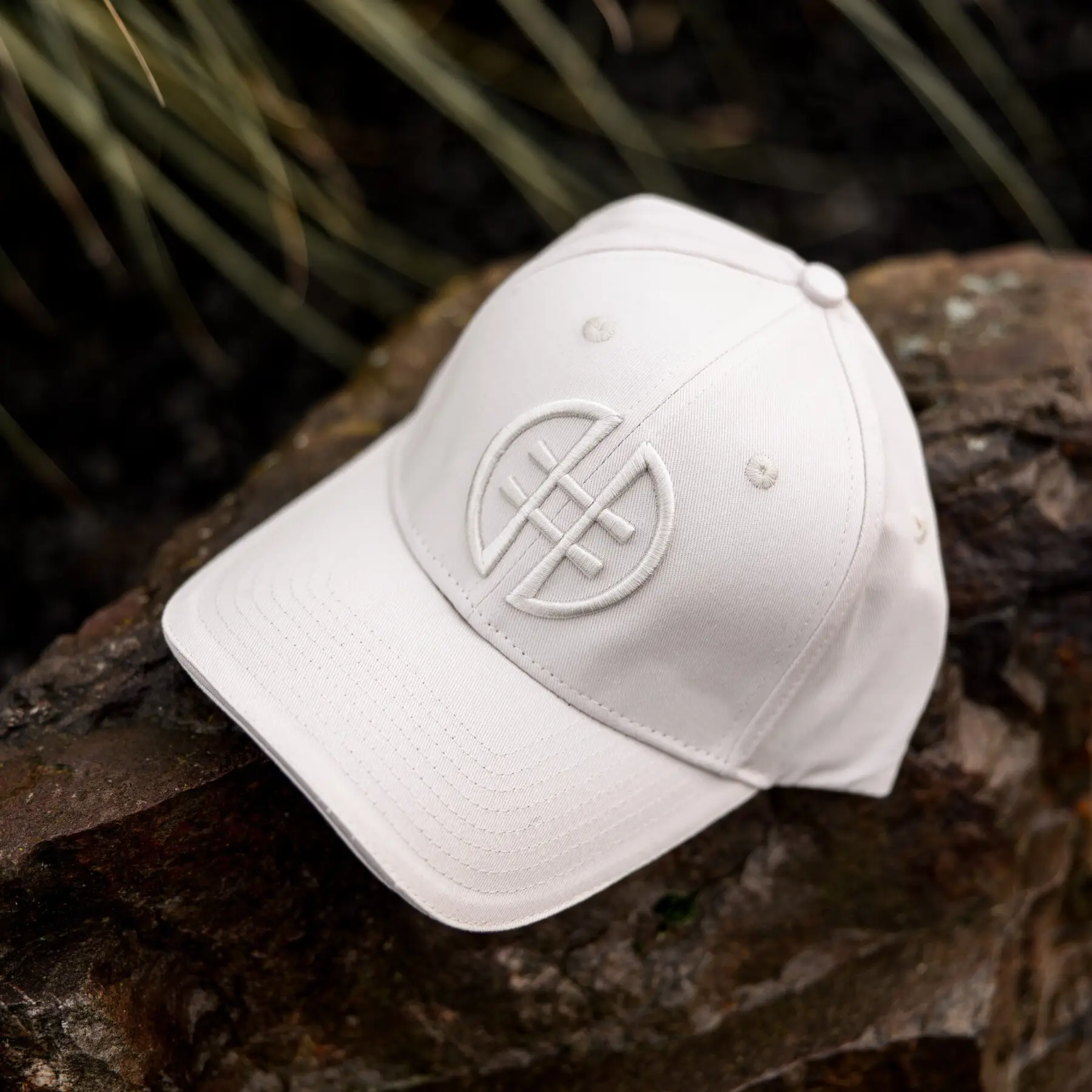 baseball_cap_cream_stone_tanja_weber2.webp Derhúfa, Hrímnis - Kremuð - Image 1
